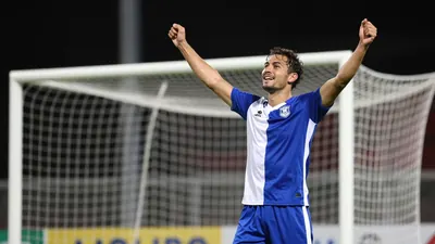 Chesterfield earns first win of the season with Lee Bonis' second-minute goal, beating Salford 1-0