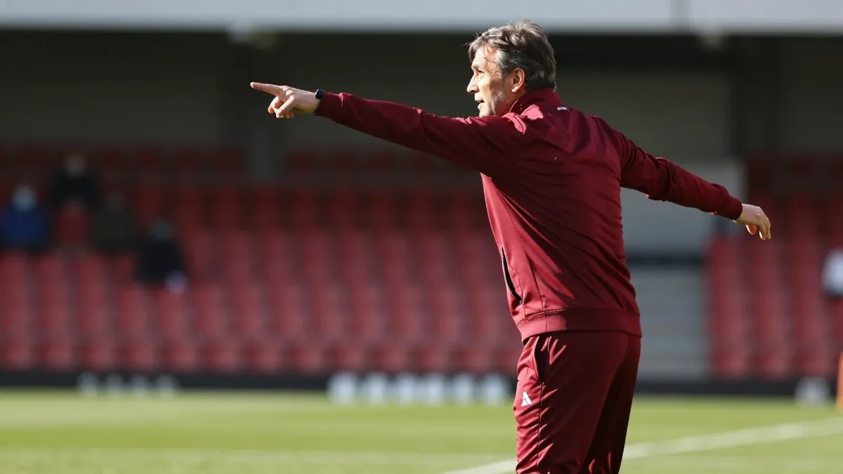 Chesterfield manager Paul Cook has condemned the recent sackings of managers at Wycombe and Livingston after just a...